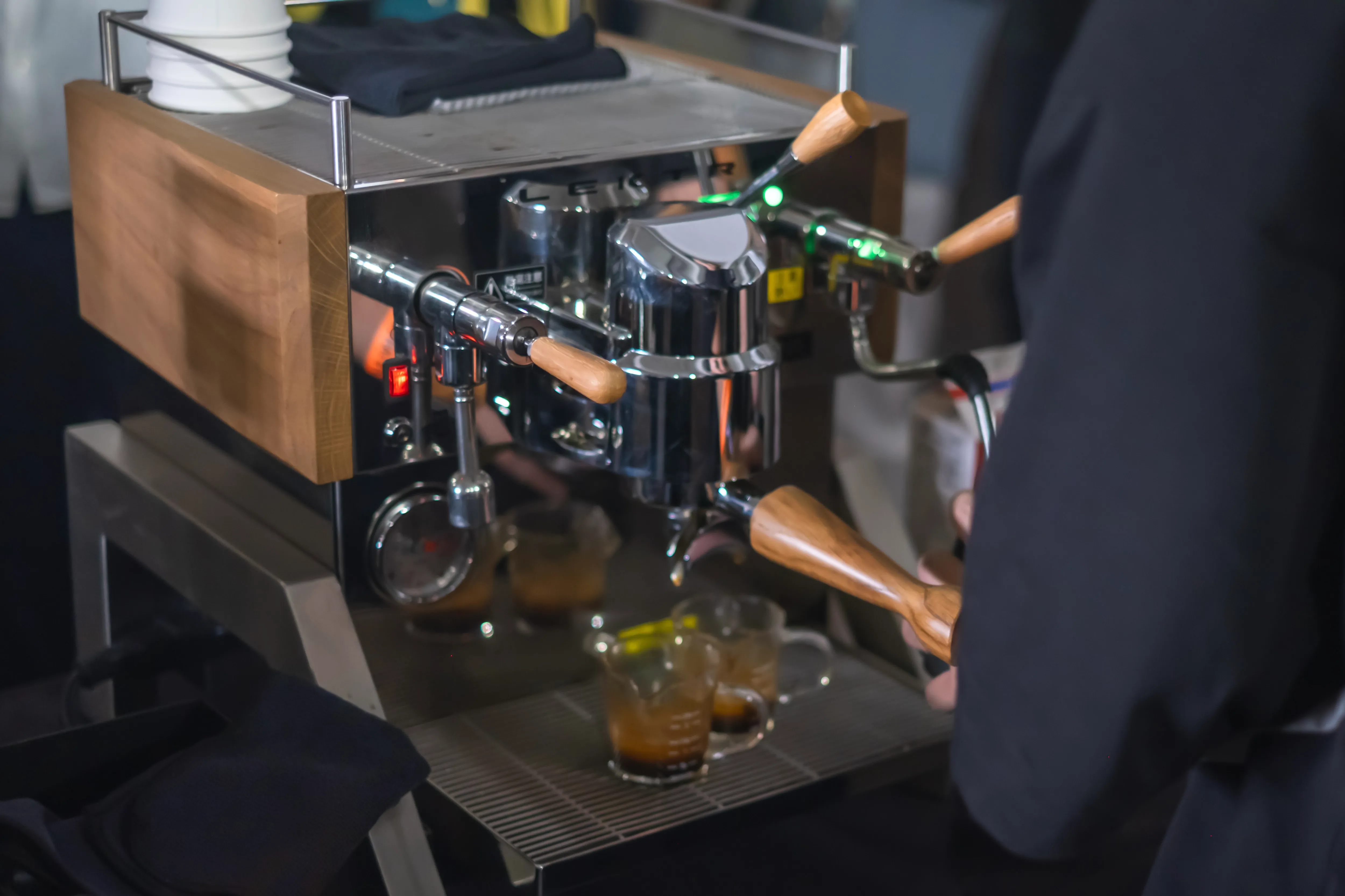 出張バリスタによる機材や道具へのこだわりの様子