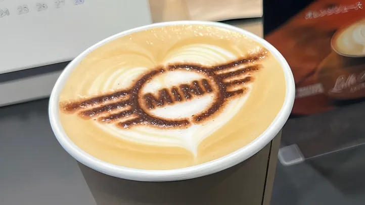 ロゴラテアート